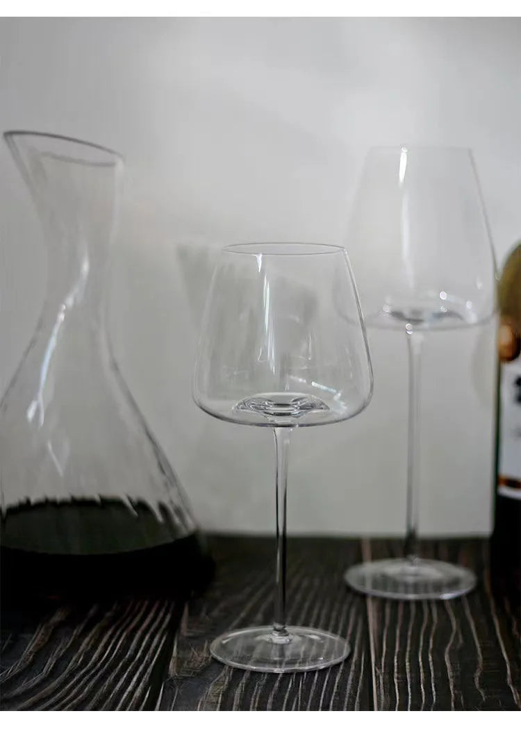 Simple light luxury transparent burgundy red wine glass