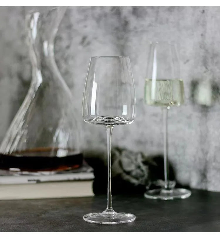 Simple light luxury transparent burgundy red wine glass