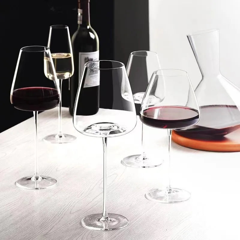 Simple light luxury transparent burgundy red wine glass