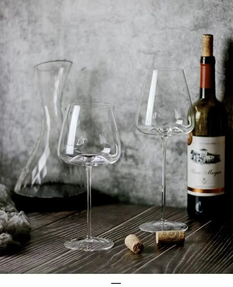 Simple light luxury transparent burgundy red wine glass